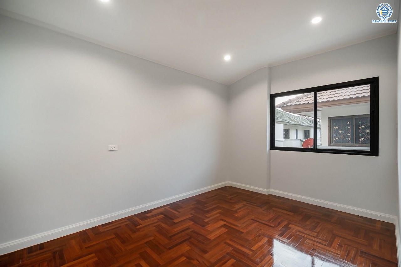 บ้านมือสองตกแต่งใหม่ โครงการ ศุภาลัย ออร์คิดปาร์ค2 ราชพฤกษ์-จรัญฯ ดีไซน์หรูหรา เนื้อที่ 50 ตร.ว. ฟังก์ชัน 3 ห้องนอน 2 ห้องน้ำ จอดรถได้ 2 คัน บนทำเลเดินทางสะดวก เชื่อมต่อหลายเส้นทาง และเดอะมอลล์บางแค ทางด่วน "กาญจนาภิเษก" และรถไฟฟ้าสายสีน้ำเงิน "สถานีภาษีเจริญ"